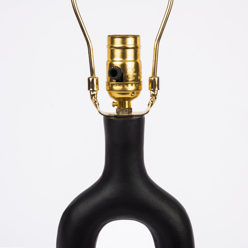 Abstract Oval-O Matte Black Metal Table Lamp