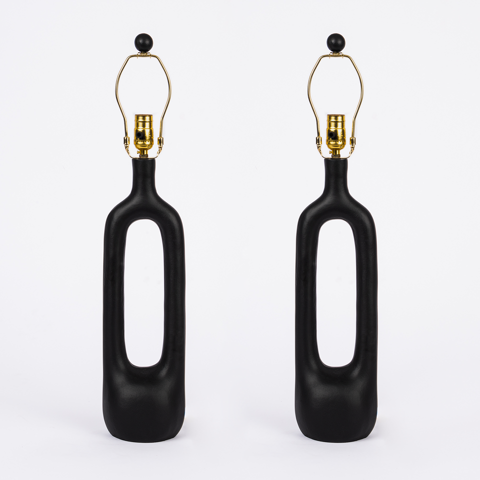 Abstract Oval-O Matte Black Metal Table Lamp