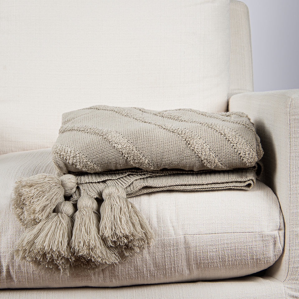 Diagonal Pattern Tassel Throw