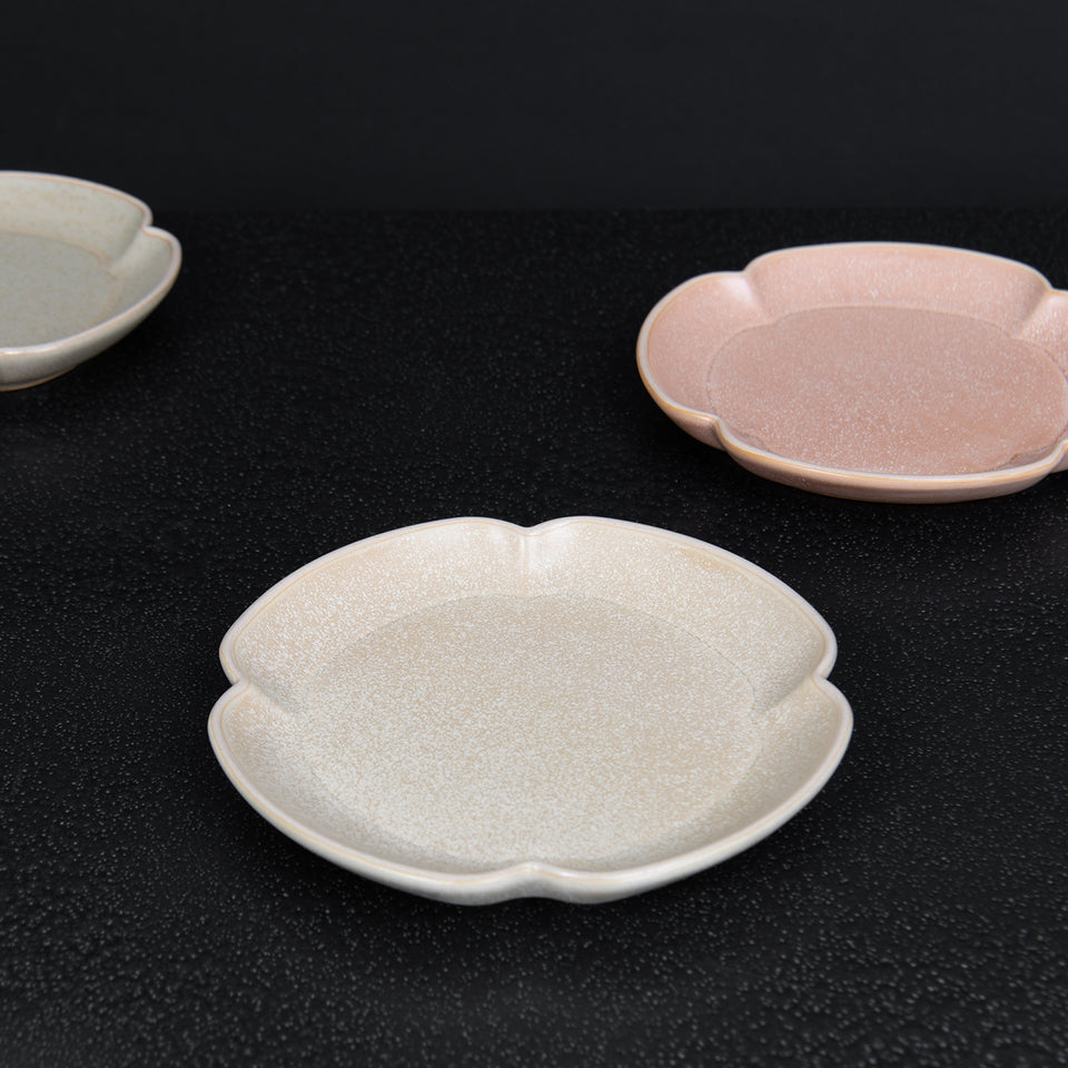Scalloped Stoneware Round Plate