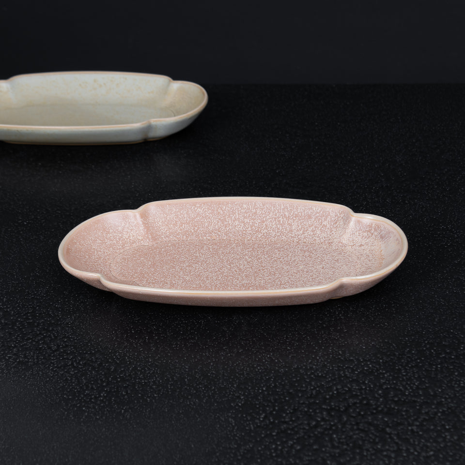 Scalloped Stoneware Ovular Plate
